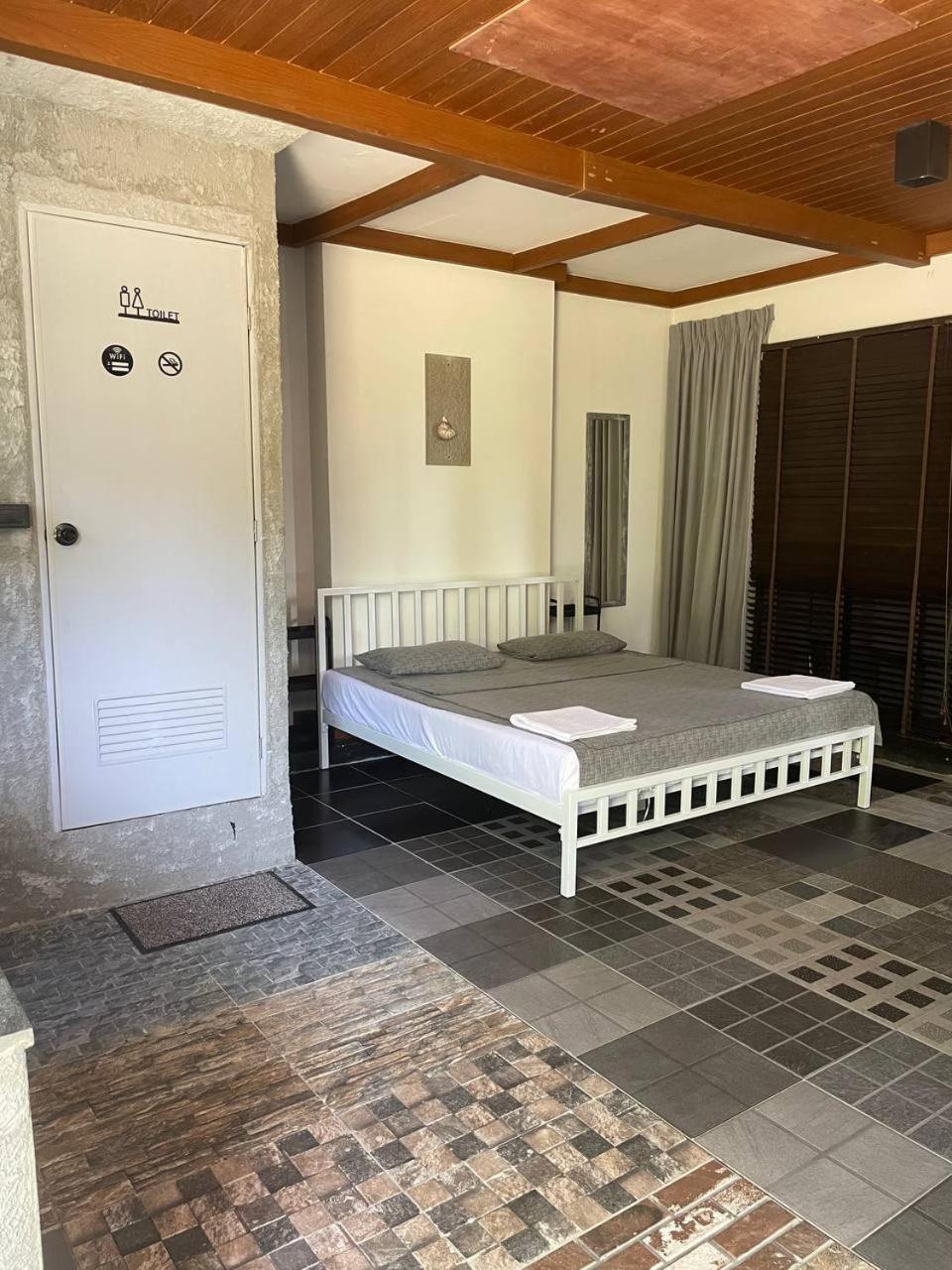 Maikhao Island 2 Guest house *
