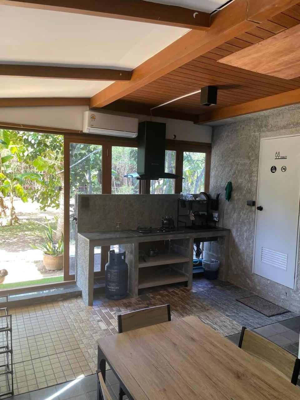 Maikhao Island 2 Guest house *